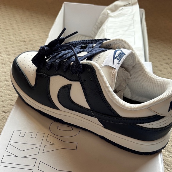 NWT Navy Women’s Nike Dunks - Picture 3 of 4
